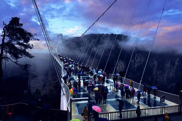 長(zhǎng)沙出發(fā)到張家界玻璃橋、天門山、玻璃棧道、鳳凰古城3日游